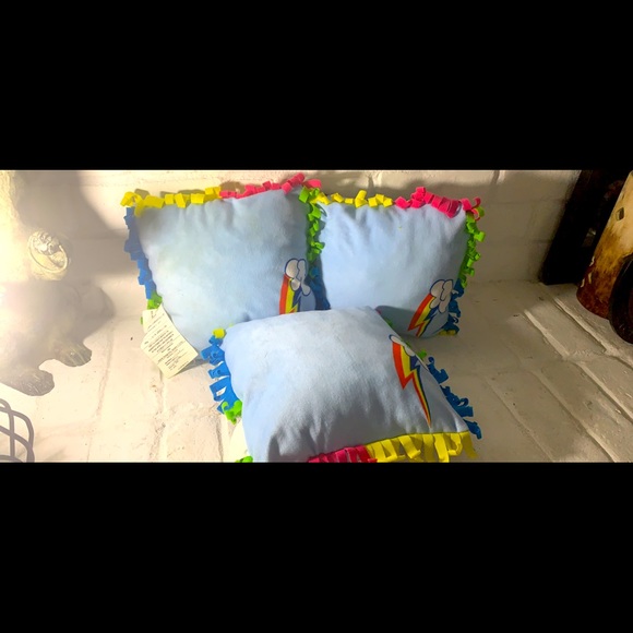 Three my little pony Rainbow Dash pillows - Picture 2 of 2